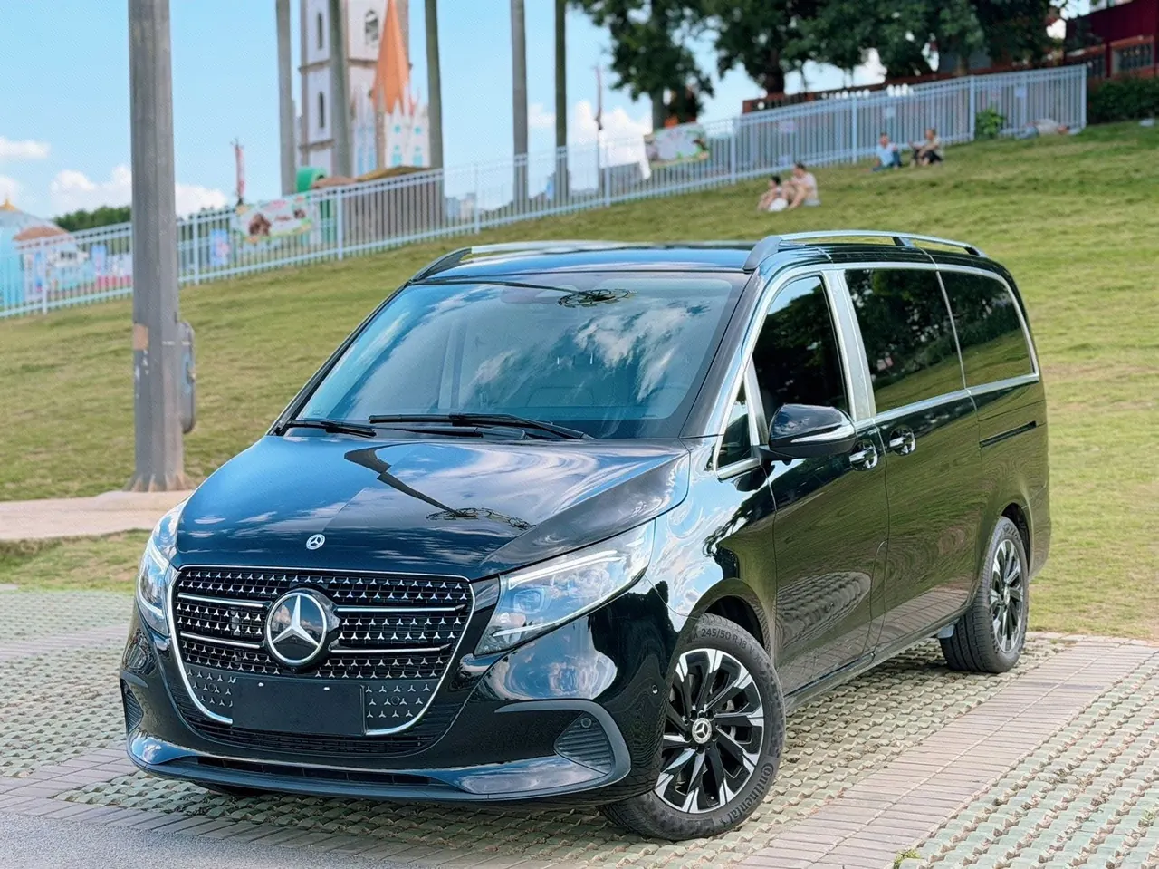 Open image lightbox: Mercedes Benz Class V 2024V 300 48V 2.0T Pilot Edition Automatic Gear