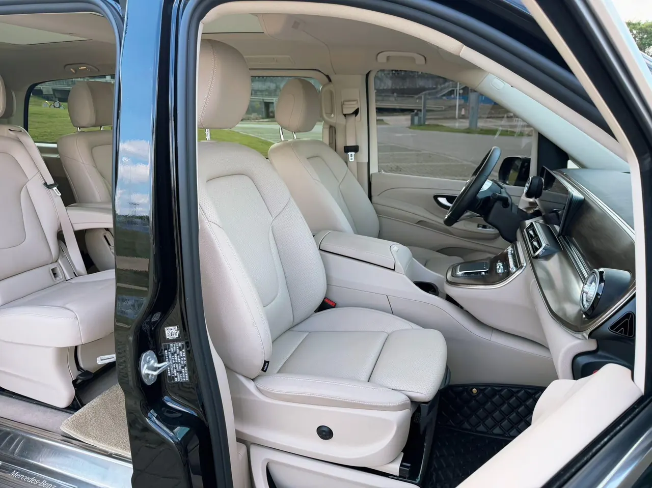 Mercedes Benz Class V 2024V 300 48V 2.0T Pilot Edition Automatic Gear 16