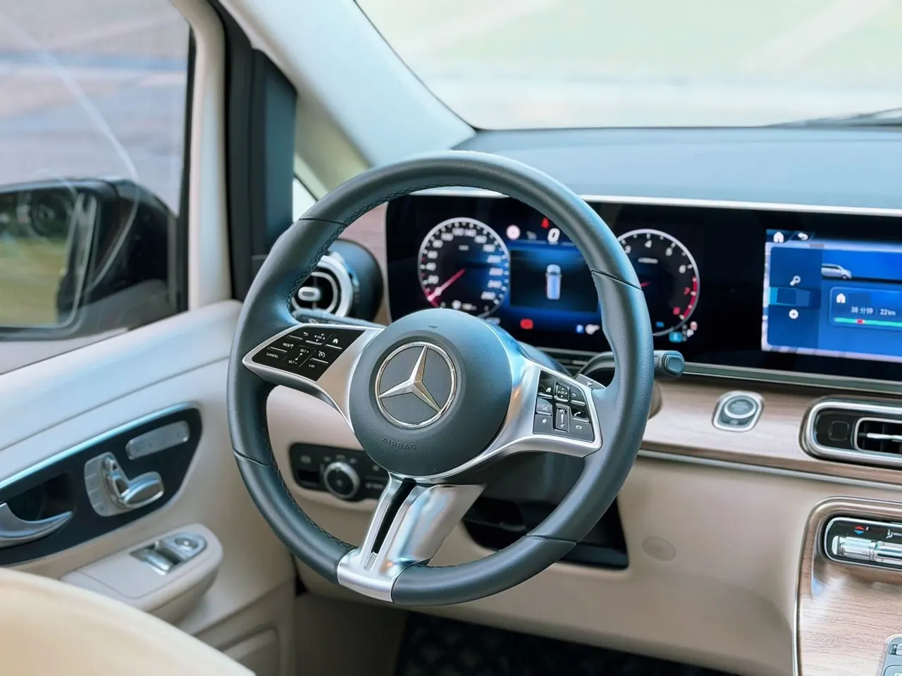 Mercedes Benz Class V 2024V 300 48V 2.0T Pilot Edition Automatic Gear 9