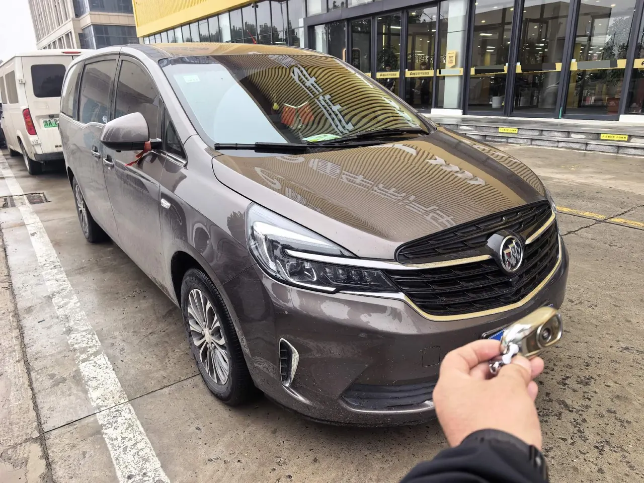 Buick 2021 GL8 Land Business Class 2.0T 652T Comfortable Automatic Gear 4