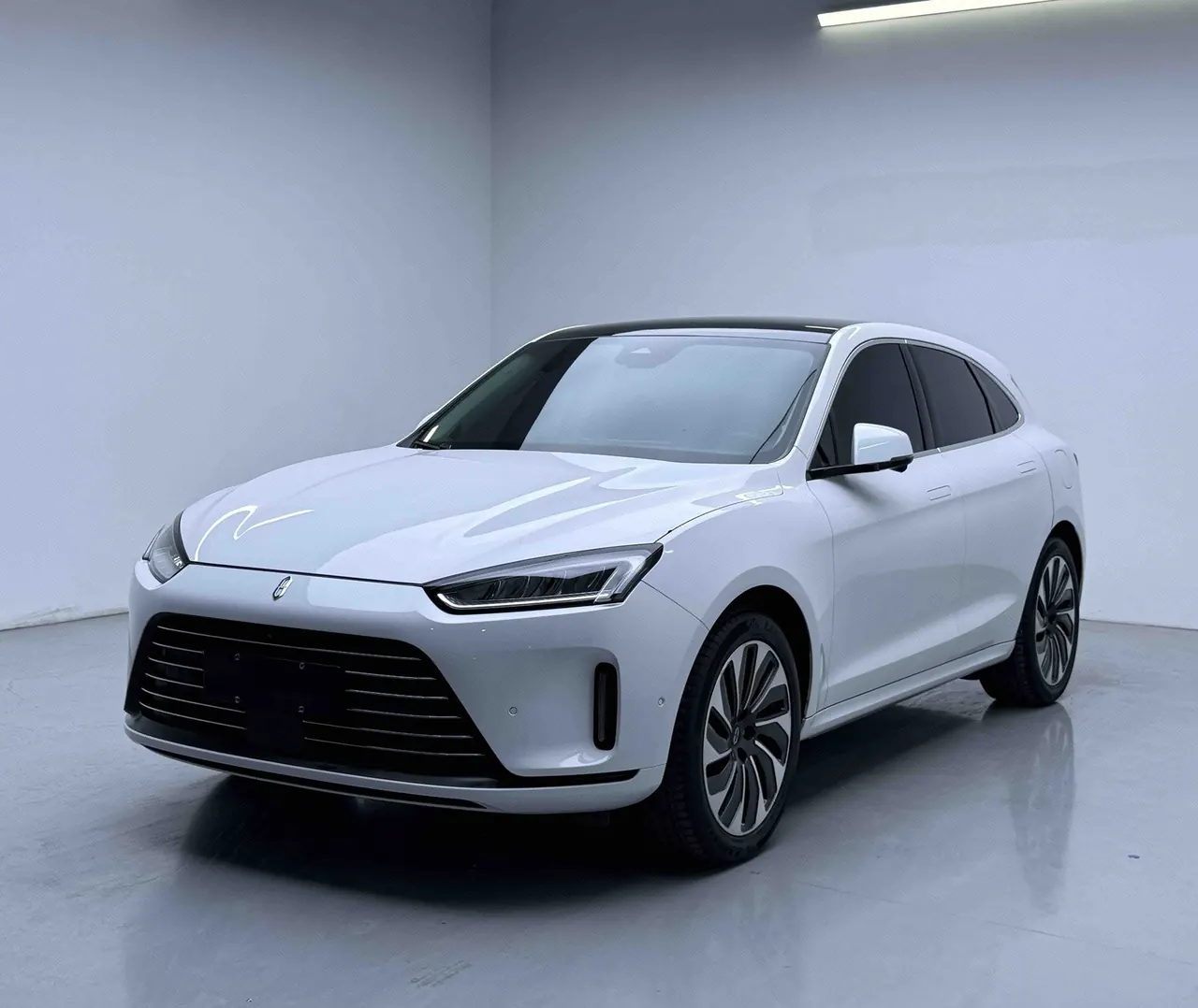 Open image lightbox: AITO 2022 AITO M5 1.5T Four-wheel Drive to Achieve Automatic Gear
