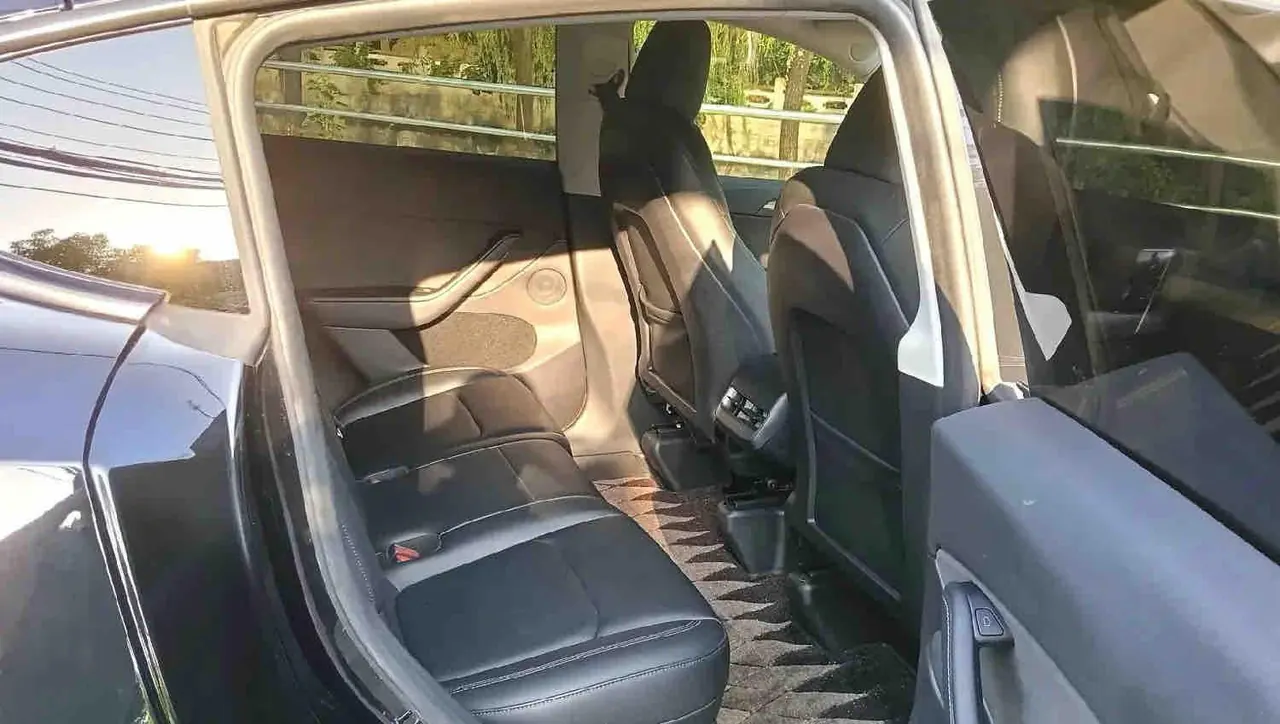 Tesla 2022 Model Y rear-wheel drive version (facelift) automatic gear 3