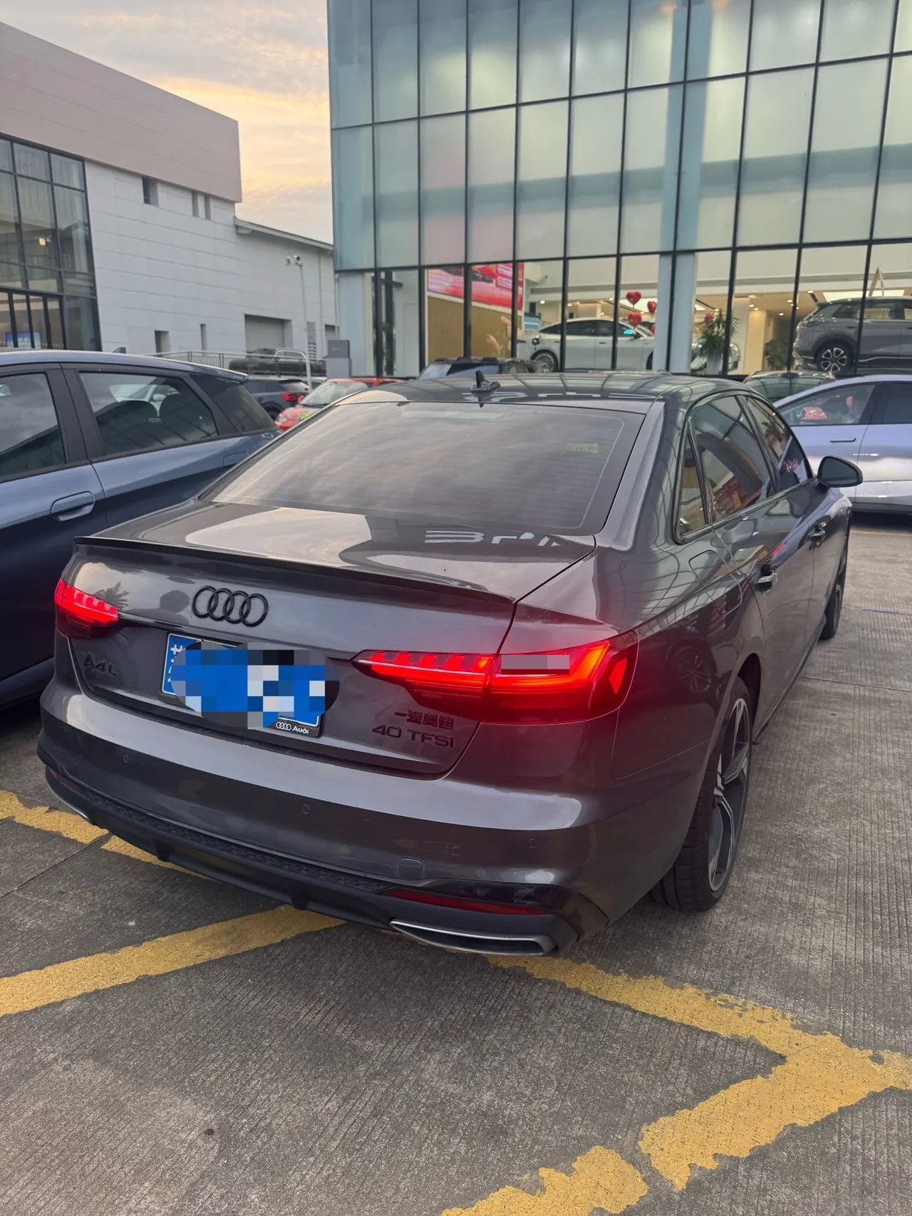 Audi 2024 A4L 2.0TFSI 40TFSI Deluxe Dynamic (Starry Night Edition) Automatic Gear 4