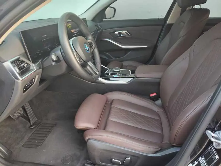 BMW 2024 i3 eDrive 35 L automatic gear 6