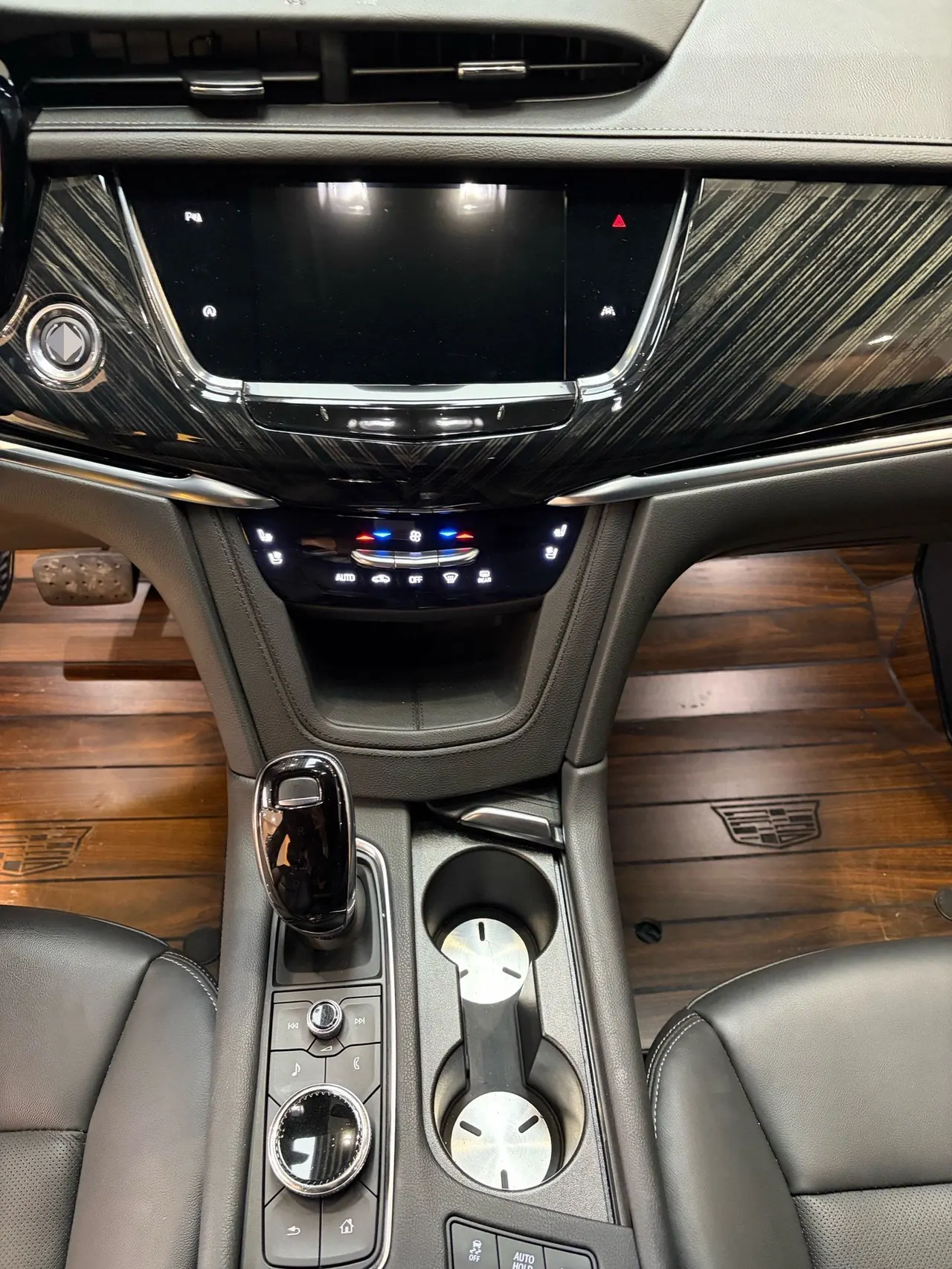 Cadillac 2022 XT6 48V 2.0T 6-seat four-wheel drive luxury automatic gear 7