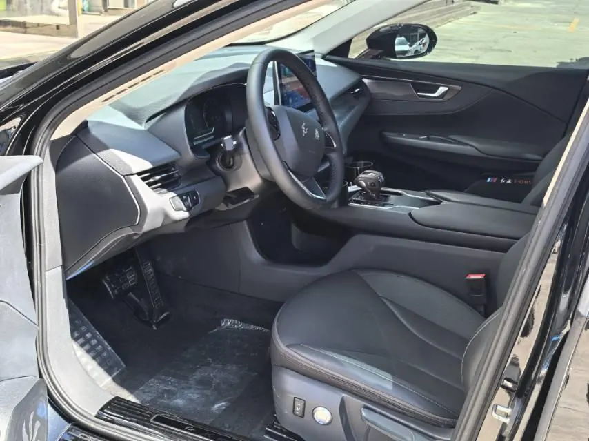 HongQi 2024 E-QM 5 450km Travel Edition Automatic Gear 2