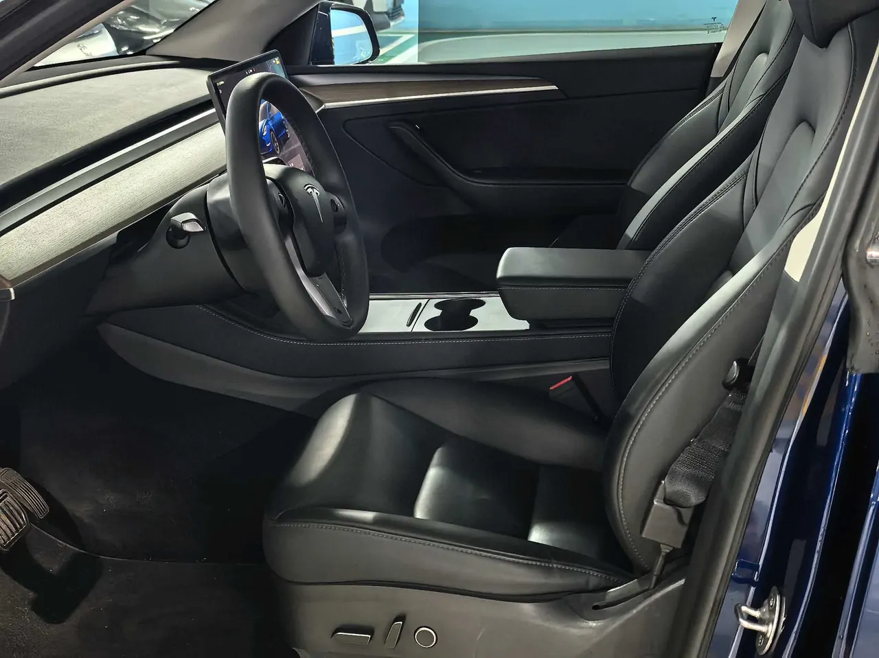 Tesla 2022 Model Y rear-wheel drive version (facelift) automatic gear 3