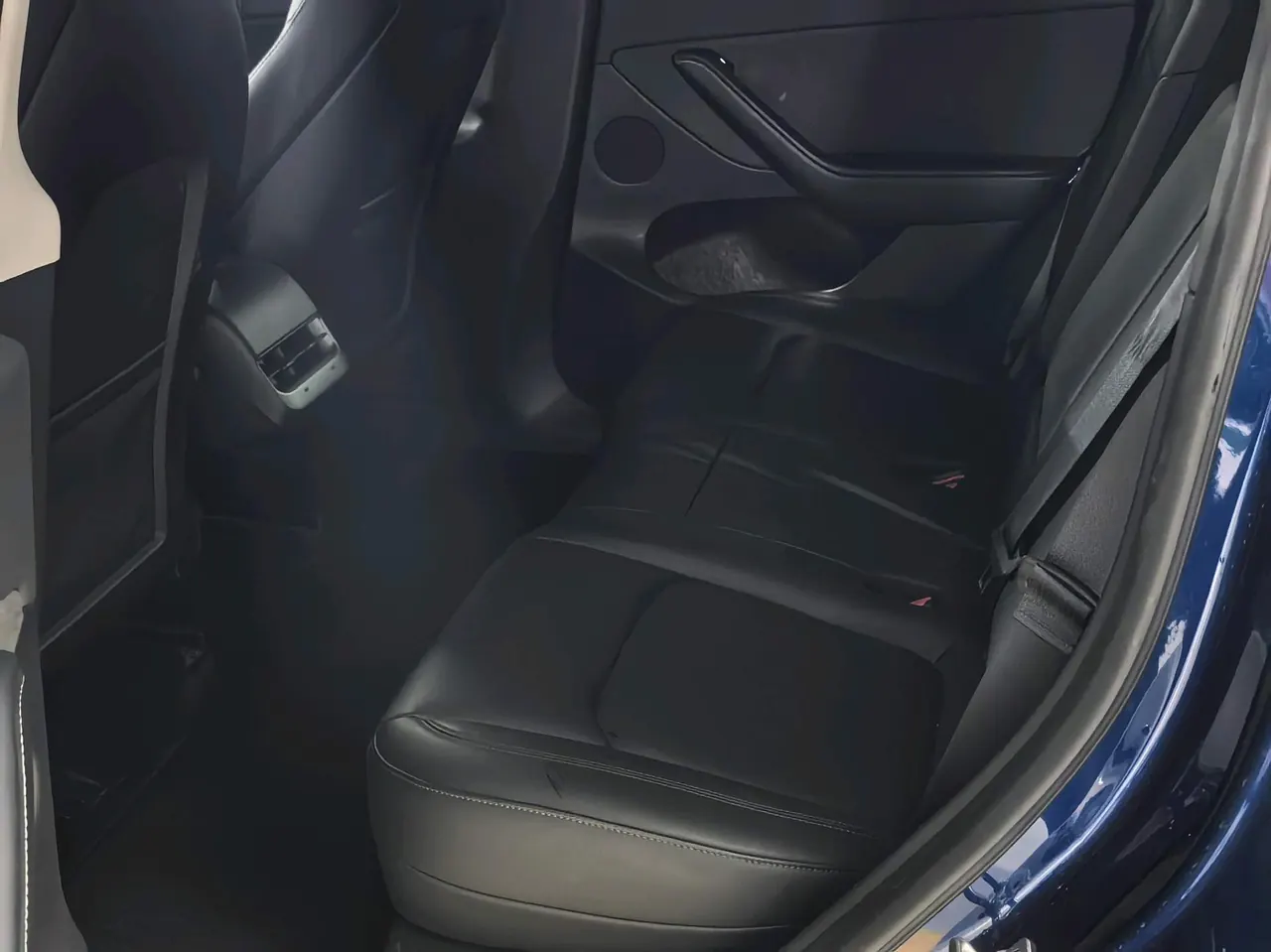 Tesla 2022 Model Y rear-wheel drive version (facelift) automatic gear 4