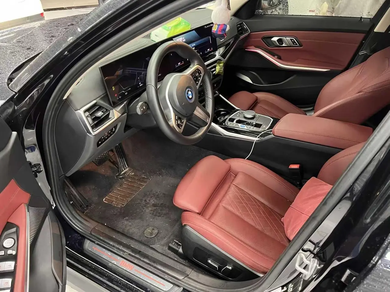 BMW 2022 i3 eDrive 35L automatic gear 3
