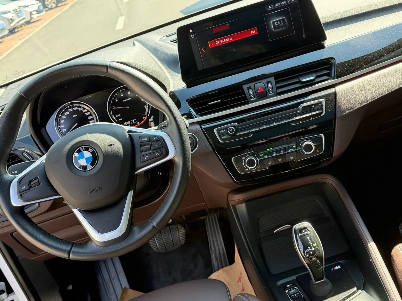 BMW 2022 X1 sDrive20Li 1.5T fashion automatic gear 12