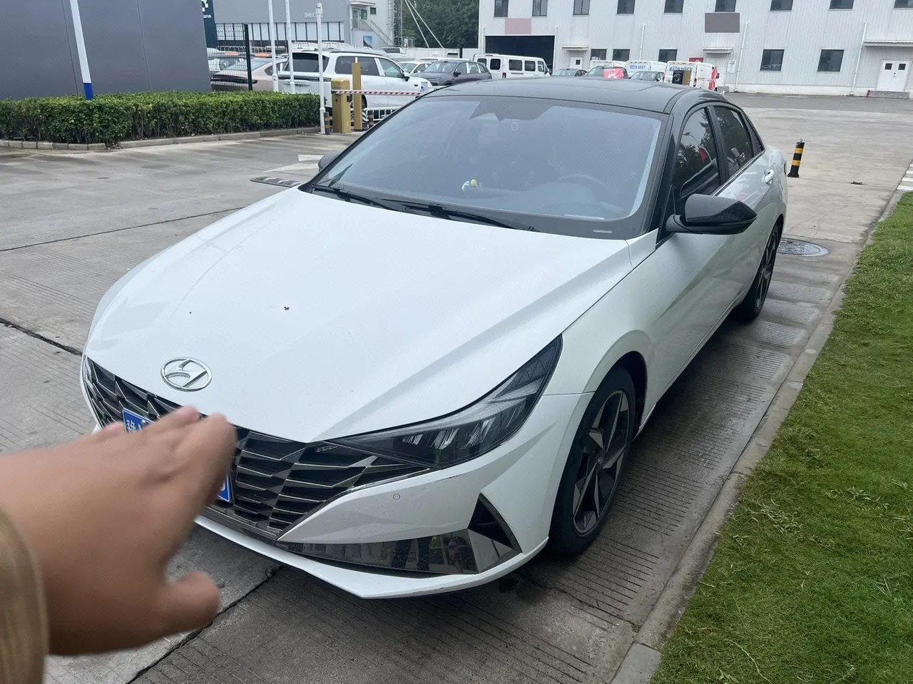 打开图片灯箱:Hyundai 2022 Elantra -3-compartment 1.5 stepless LUX premium automatic gear