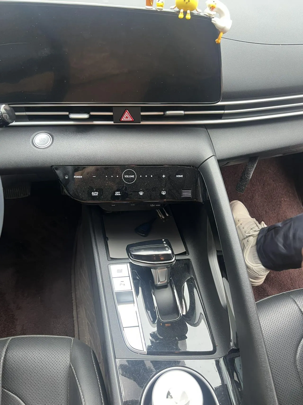 Hyundai 2022 Elantra -3-compartment 1.5 stepless LUX premium automatic gear 4