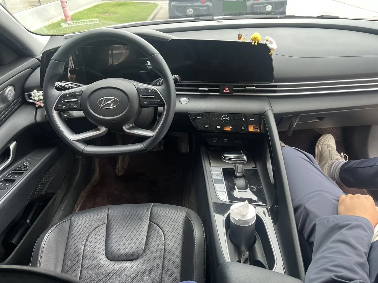 Hyundai 2022 Elantra -3-compartment 1.5 stepless LUX premium automatic gear 7