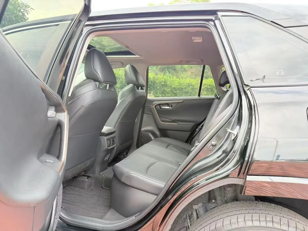 Toyota 2022 Weilanda Dual Engine 2.5 Stepless Four-wheel Drive Luxury PLUS Edition Automatic Gear 4