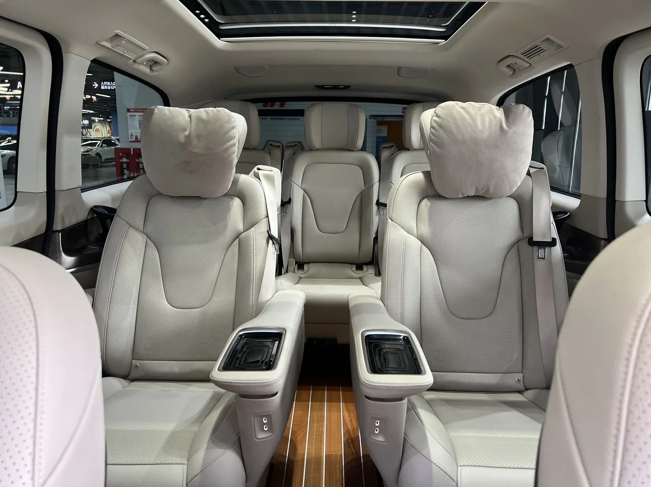 Mercedes Benz V 2022V 260 2.0T Premium Edition Automatic Gear 8