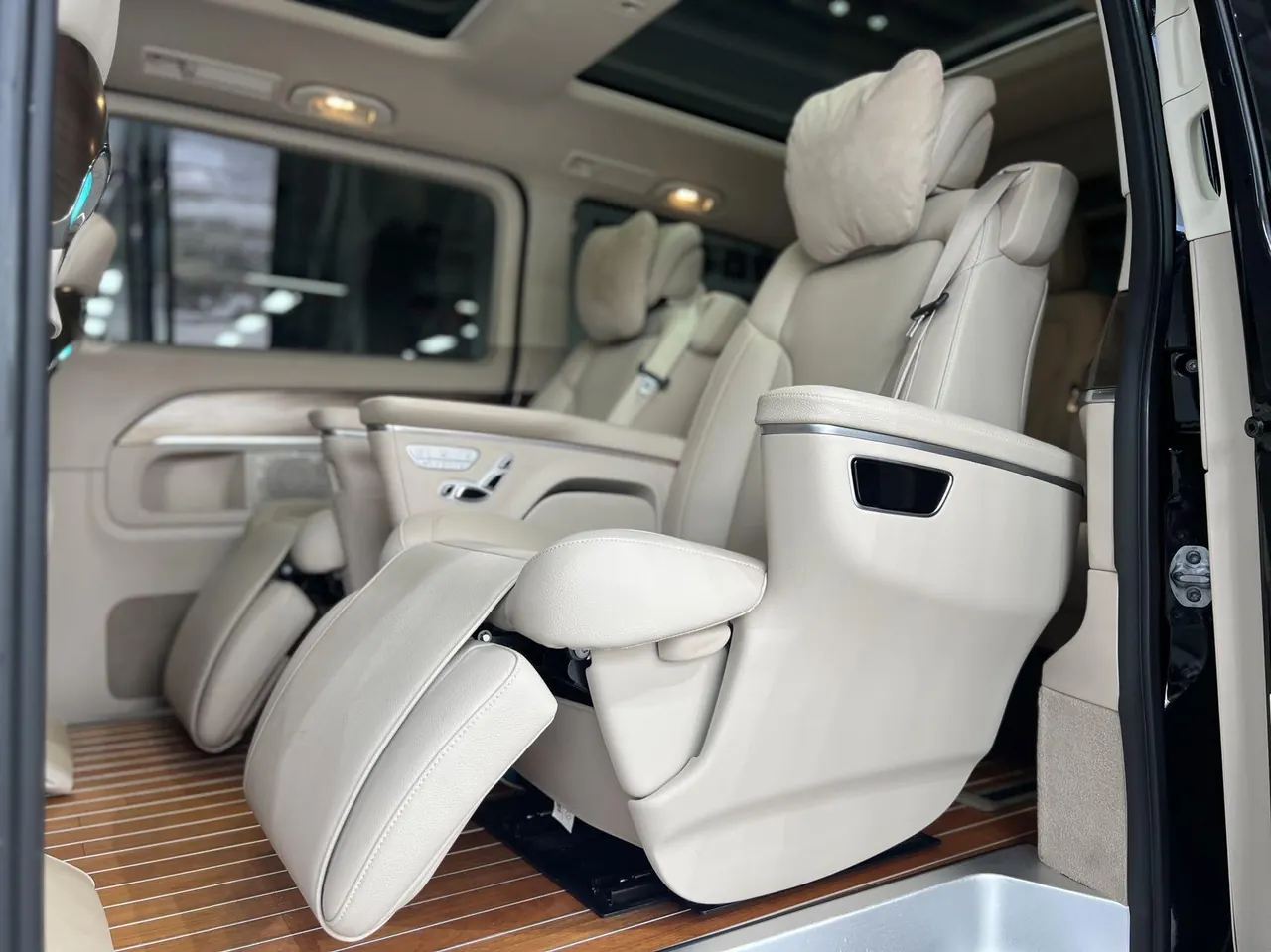 Mercedes Benz V 2022V 260 2.0T Premium Edition Automatic Gear 9