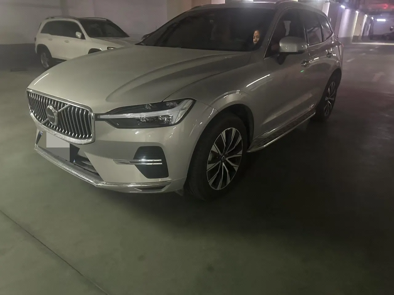Открыть галерею: Volvo 2024 XC60 48V 2.0T B5 4-wheel-drive Zhiyi Deluxe Edition Automatic Gear