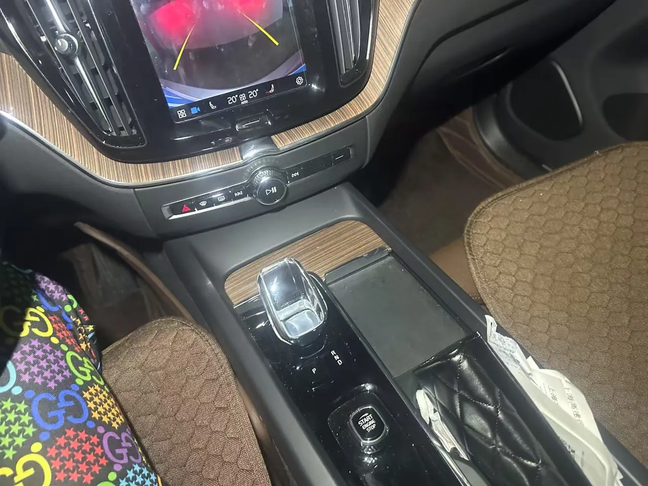 Volvo 2024 XC60 48V 2.0T B5 4-wheel-drive Zhiyi Deluxe Edition Automatic Gear 3