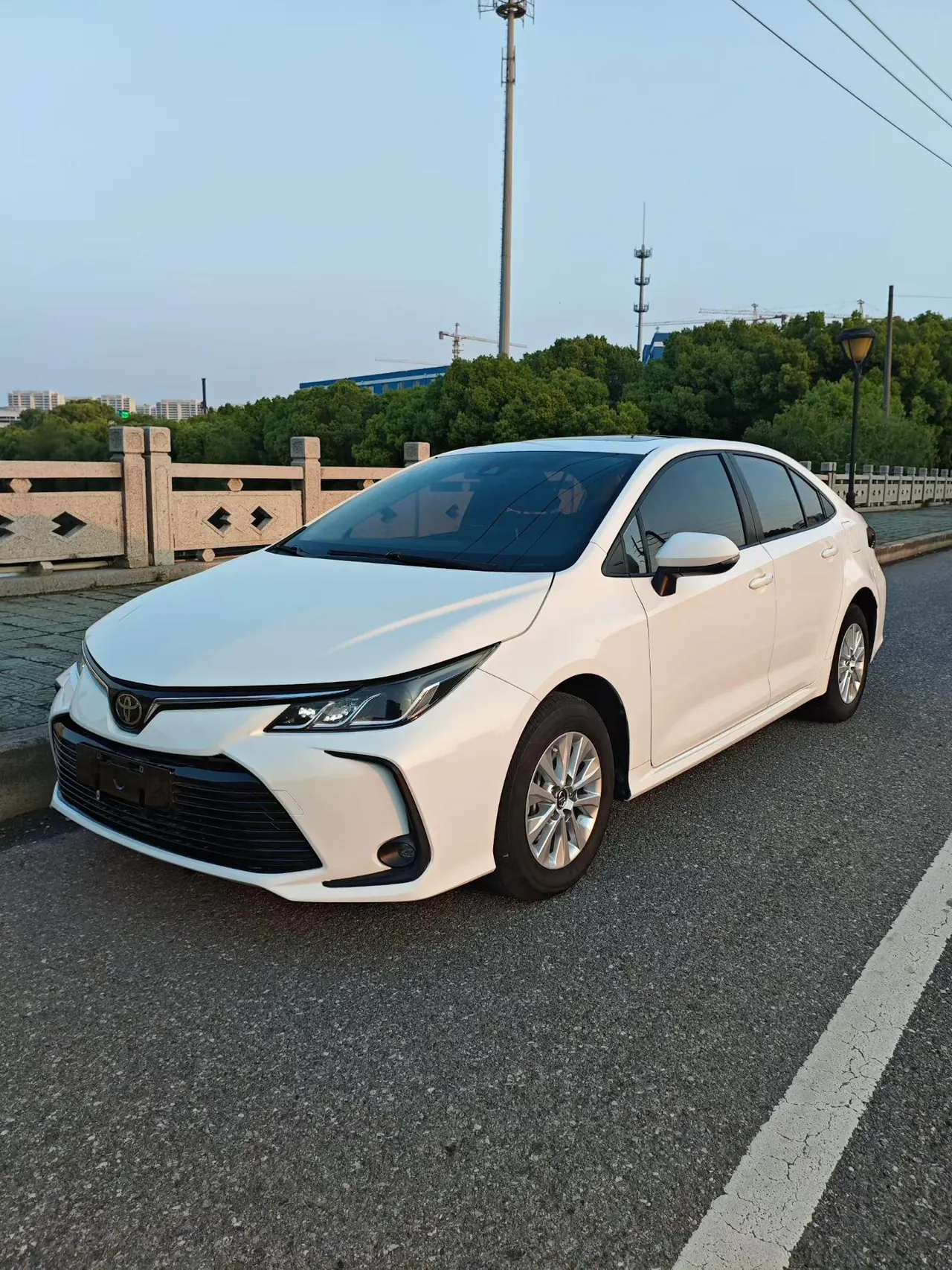Toyota 2021 Corolla 1.2T Stepless Deluxe Edition Automatic Gear 3