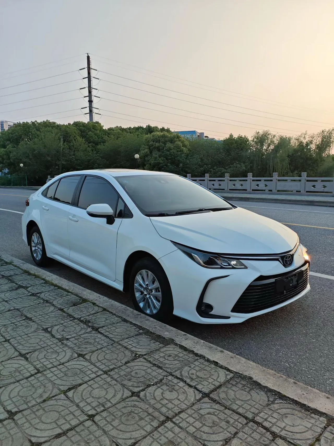 Toyota 2021 Corolla 1.2T Stepless Deluxe Edition Automatic Gear 4