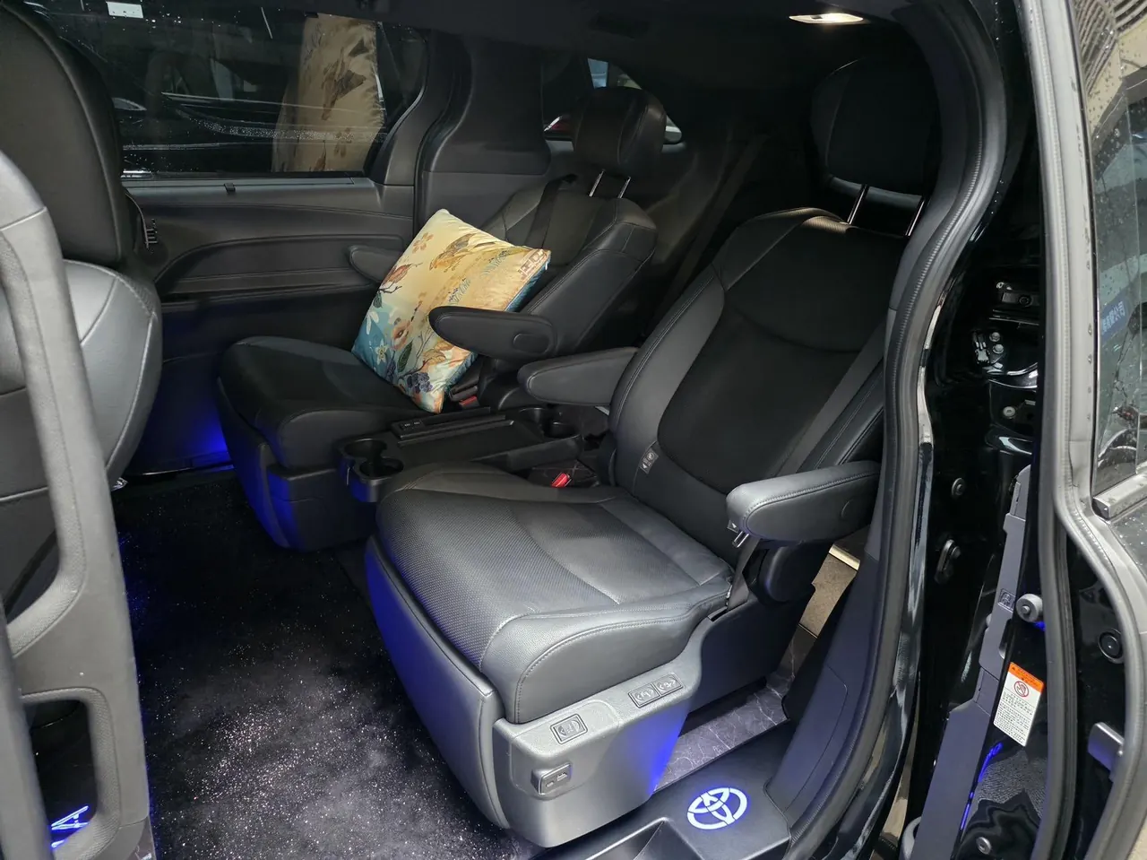 Toyota 2022 Grevia HYBRID 2.5 Stepless Zunjue Edition Automatic Gear 5