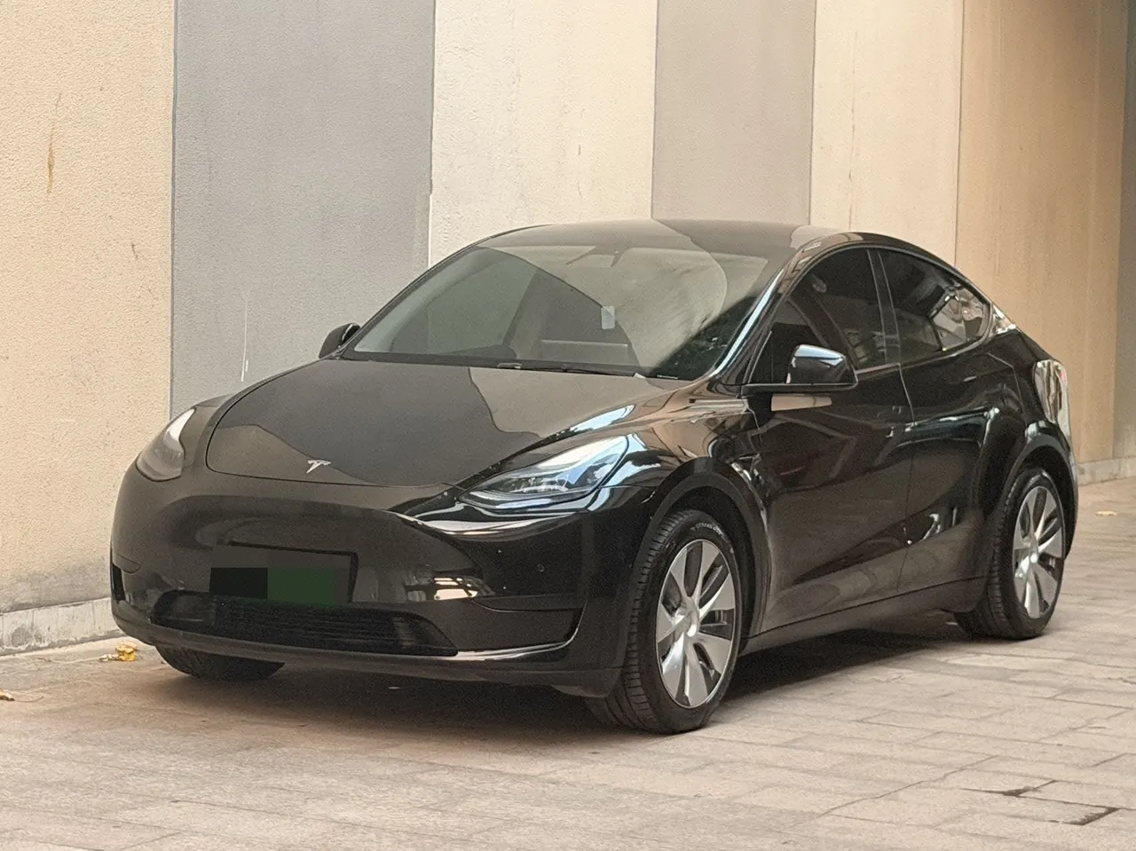 Open image lightbox: Tesla 2022 Model Y rear-wheel drive version automatic transmission