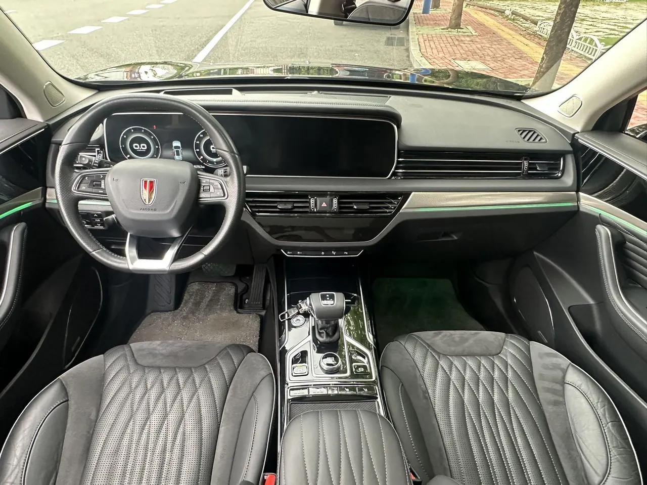 HongQi 2022 HS5 2.0T 4-wheel drive smart flag-sharing version automatic gear 6