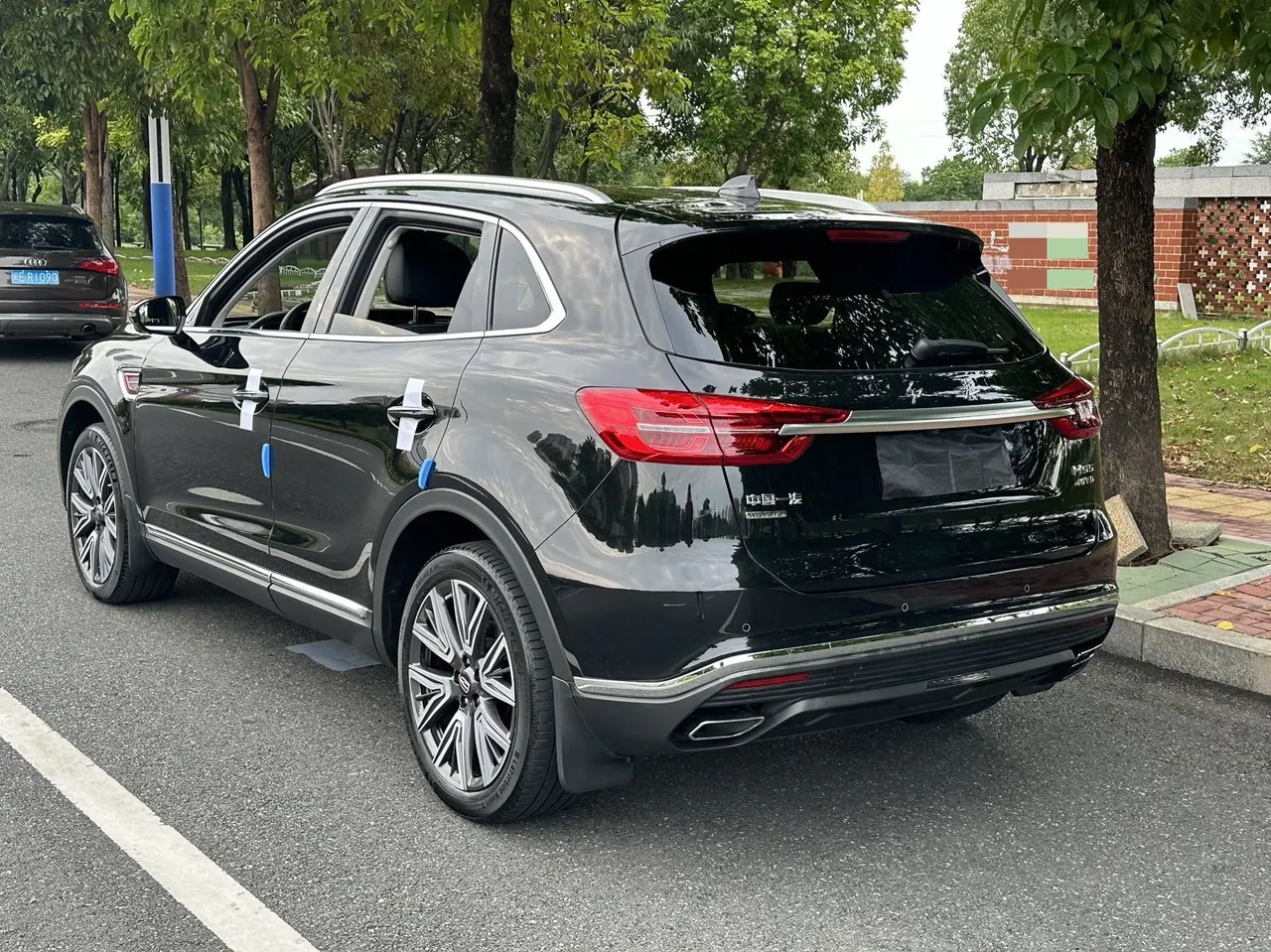 HongQi 2022 HS5 2.0T 4-wheel drive smart flag-sharing version automatic gear 7