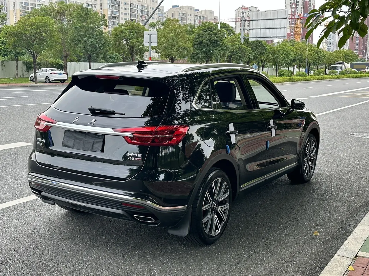 HongQi 2022 HS5 2.0T 4-wheel drive smart flag-sharing version automatic gear 8