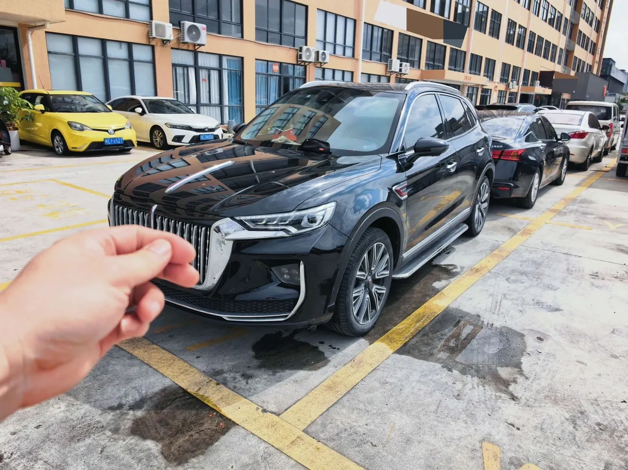 Open image lightbox: HongQi 2022 HS5 2.0T 4-wheel drive smart flag-sharing version automatic gear