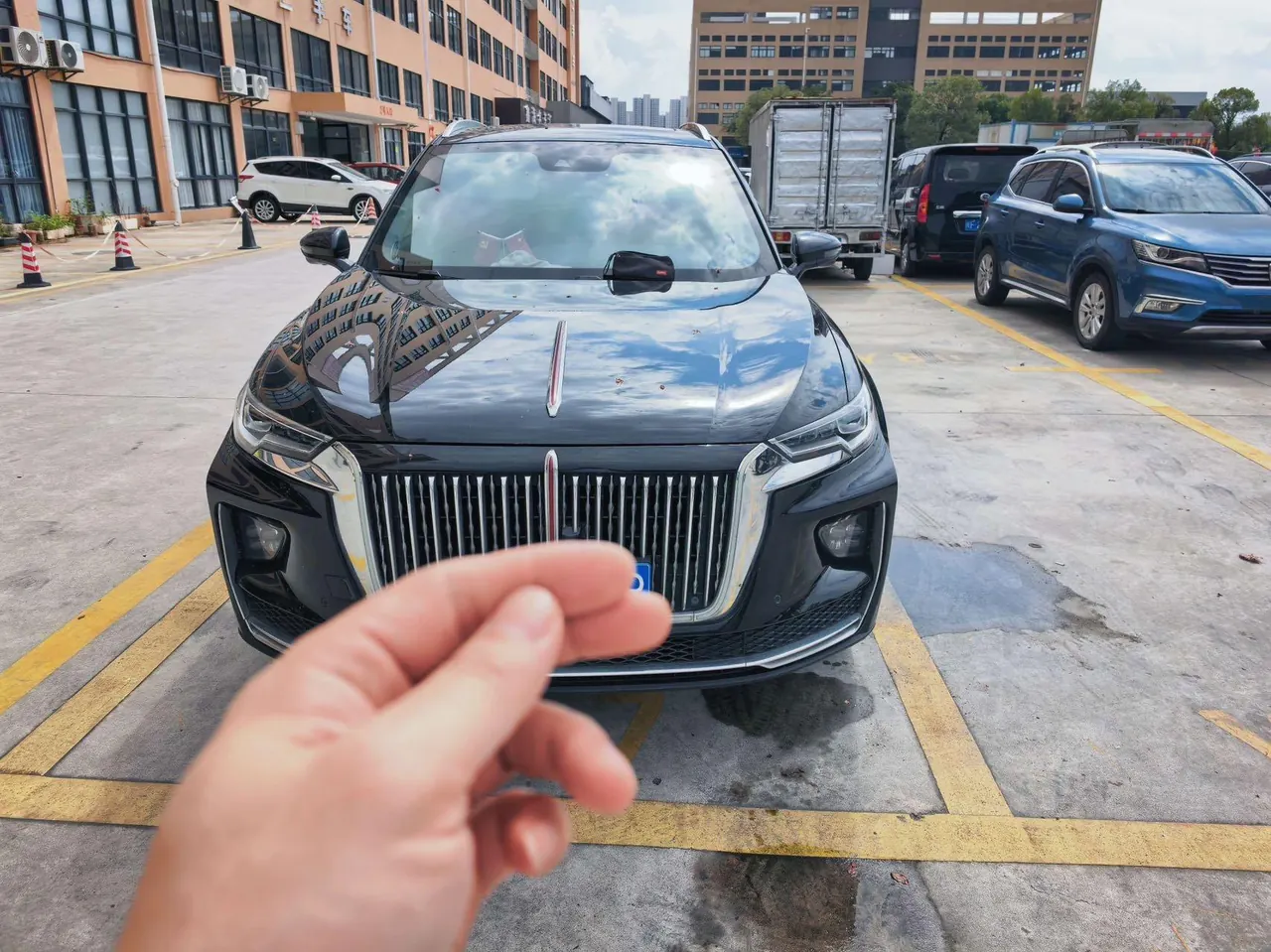 HongQi 2022 HS5 2.0T 4-wheel drive smart flag-sharing version automatic gear 2