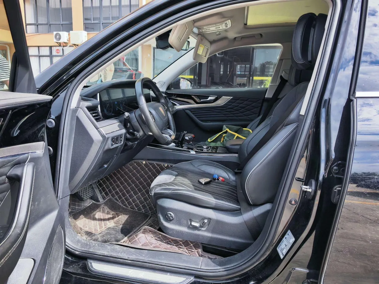 HongQi 2022 HS5 2.0T 4-wheel drive smart flag-sharing version automatic gear 3