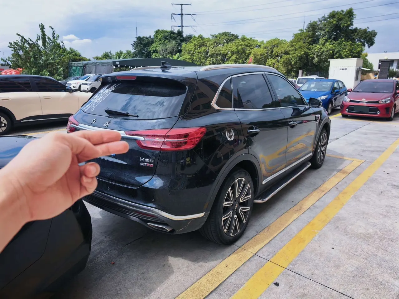 HongQi 2022 HS5 2.0T 4-wheel drive smart flag-sharing version automatic gear 9