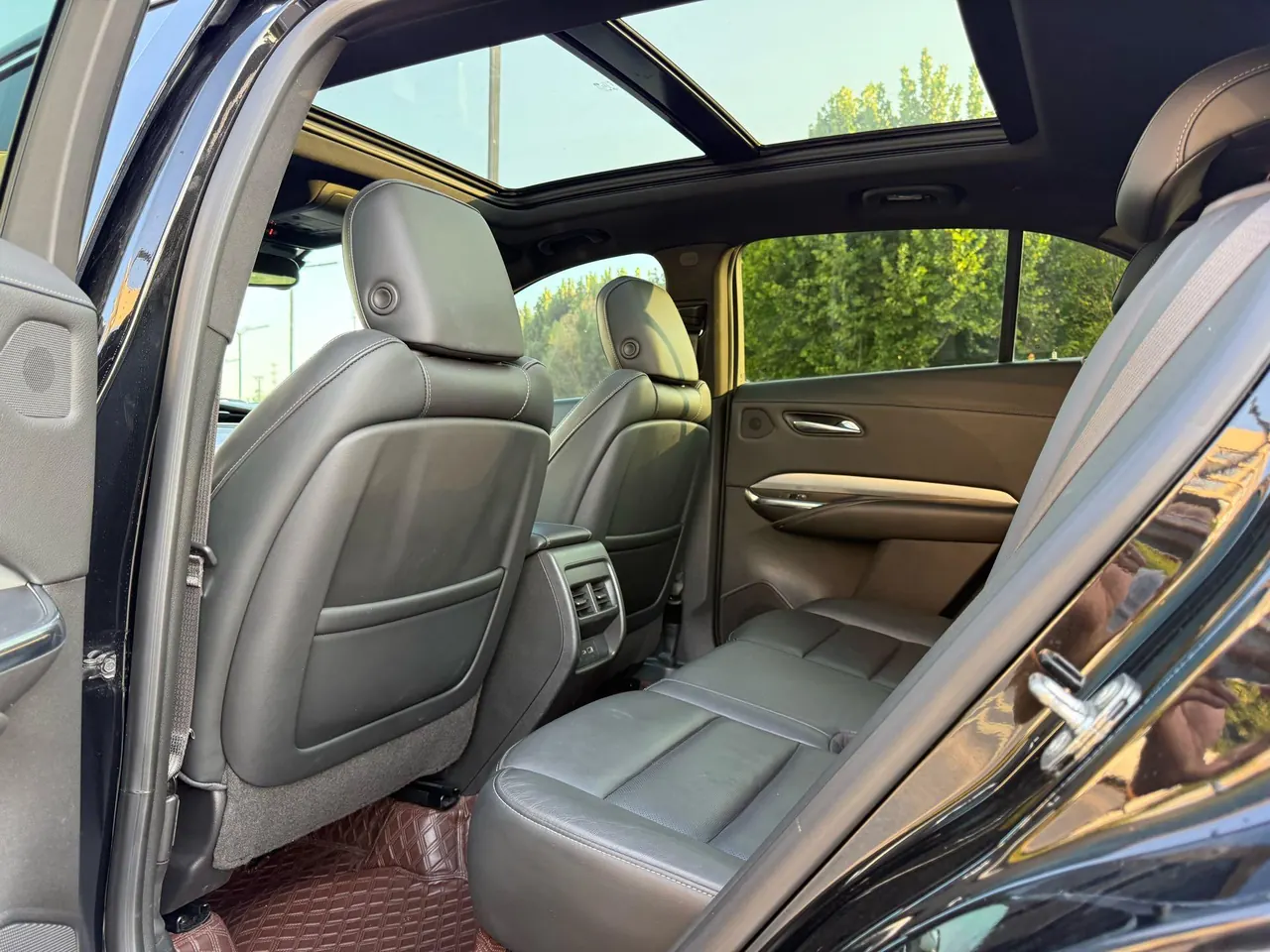 Cadillac 2022 XT4 48V 2.0T 28T two-wheel drive distinguished automatic gear 7