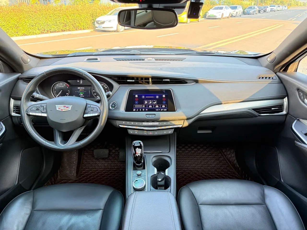 Cadillac 2022 XT4 48V 2.0T 28T two-wheel drive distinguished automatic gear 8