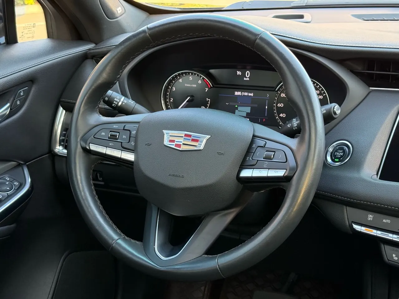 Cadillac 2022 XT4 48V 2.0T 28T two-wheel drive distinguished automatic gear 9