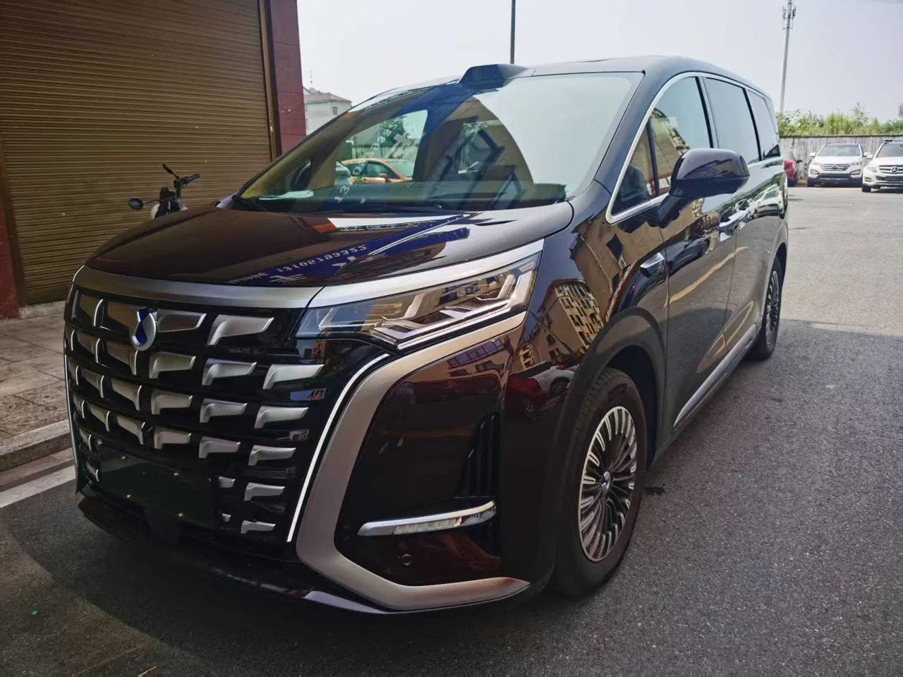 Open image lightbox: Denza 2026 Denza D9 EV four-wheel drive flash charging flagship automatic gear