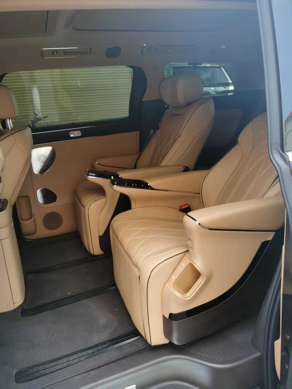 Denza 2026 Denza D9 EV four-wheel drive flash charging flagship automatic gear 6