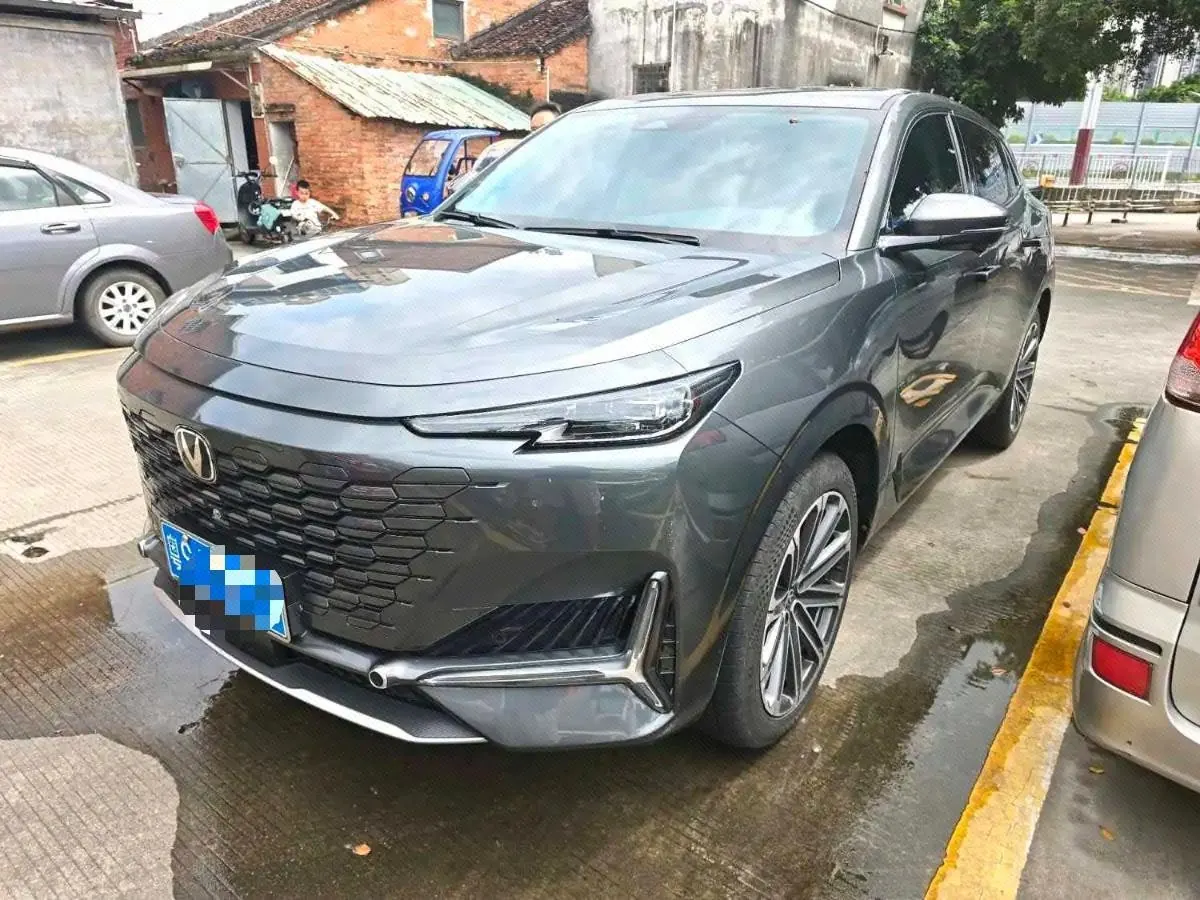 Открыть галерею: ChangAn 2024 UNI-K 2.0T Two-Drive Global Edition Automatic Gear