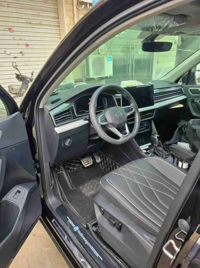 Volkswagen 2024 Tiguan L R-Line 2.0TSI 330TSI Two-Drive R-Line Overdrive Automatic Gear 2