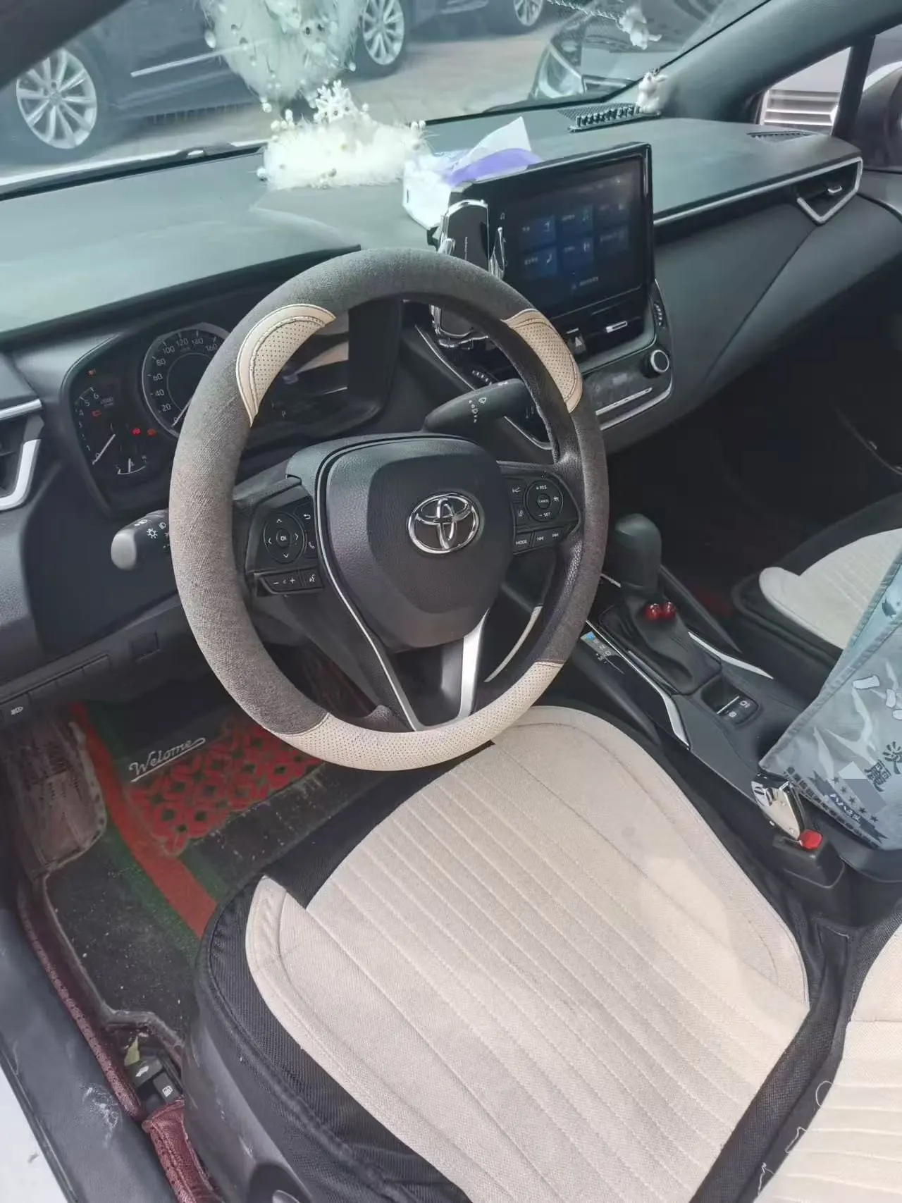 Toyota 2022 Lei Ling 1.2T Stepless 185T Deluxe Automatic Gear 2