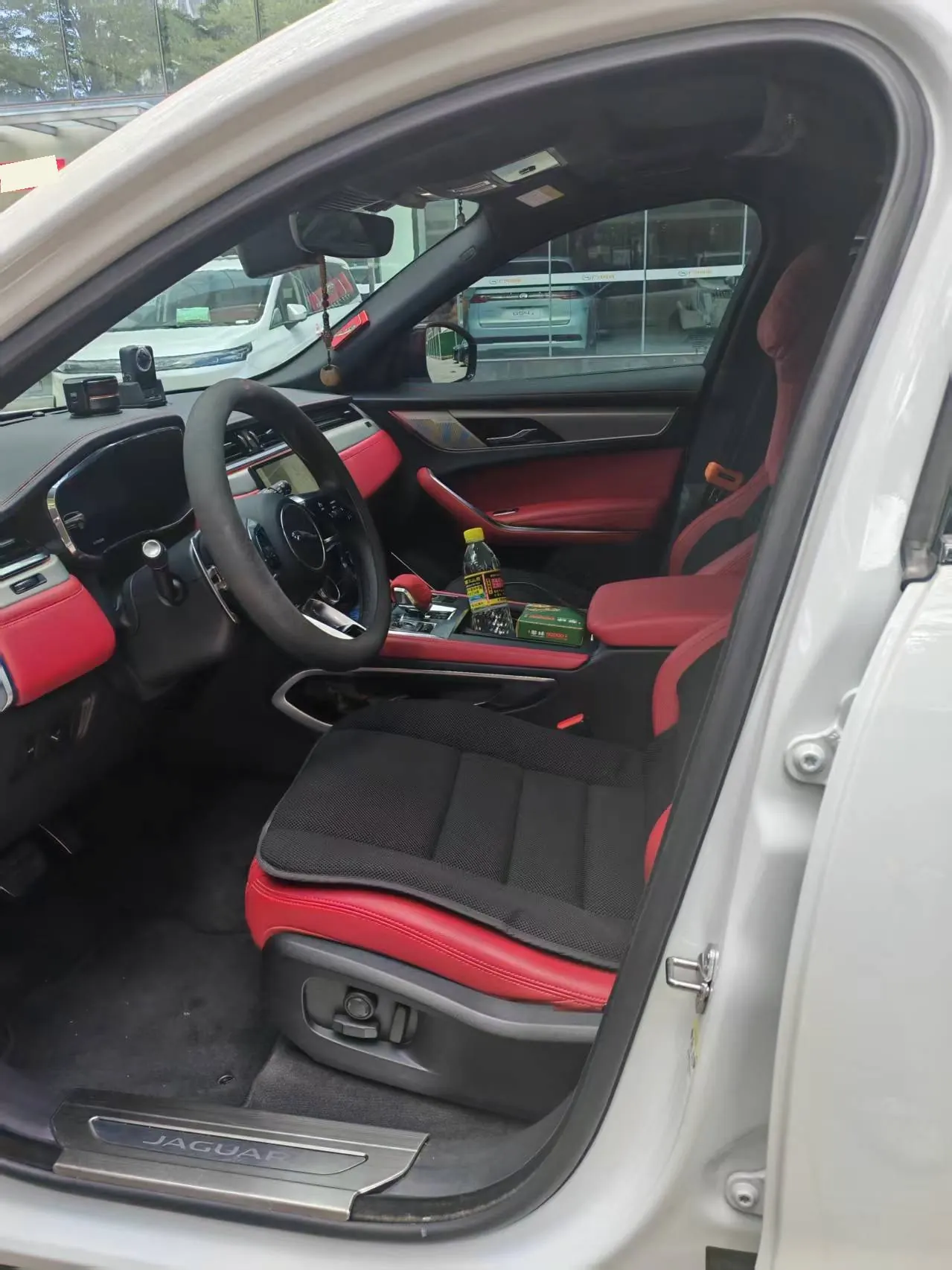 Jaguar F-PACE (Imported) 2023 F-PACE 2.0T P250 R-Dynamic BLACK Automatic Gear 3