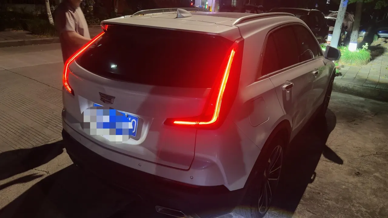 Cadillac 2021 XT4 2.0T 28T Two-Drive Leading Automatic Gear 4