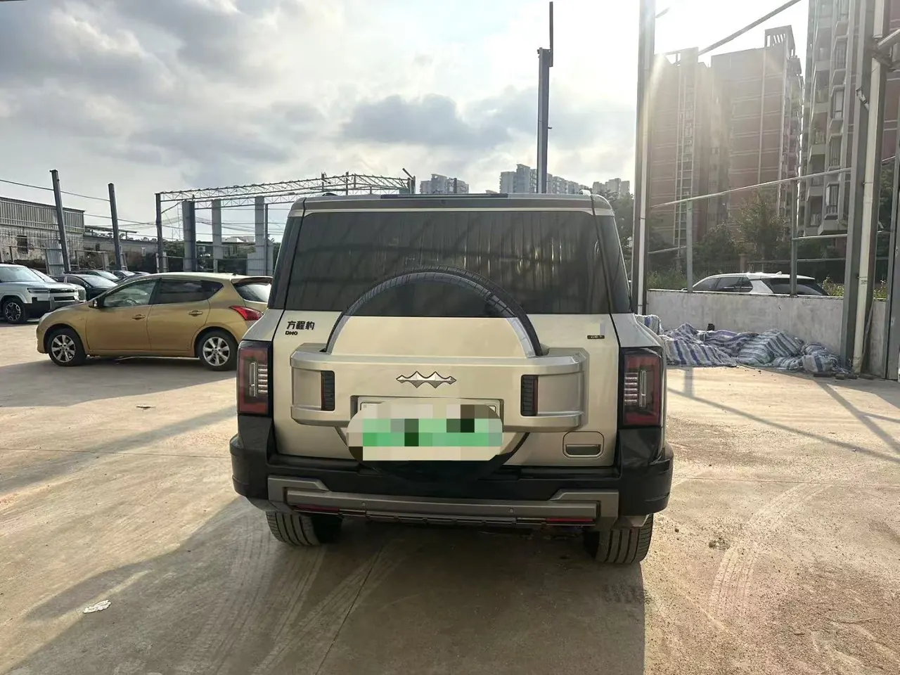 FangChengBao 2025 Leopard 8 2.0T Stepless Zhiyong Flagship Edition 7-seat Automatic Gear 4