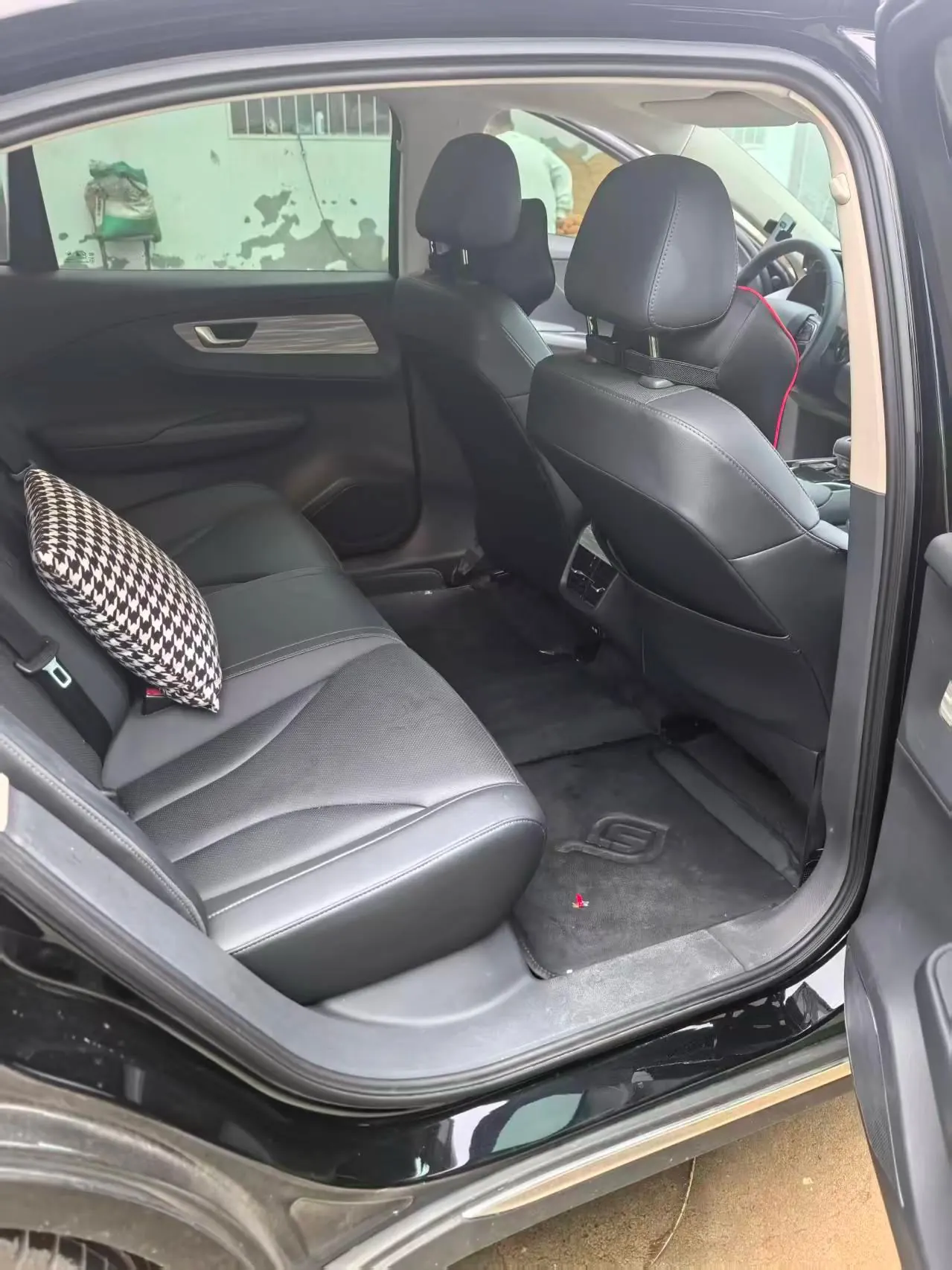 HongQi 2024 E-QM 5 500km Travel Edition Automatic Gear 3
