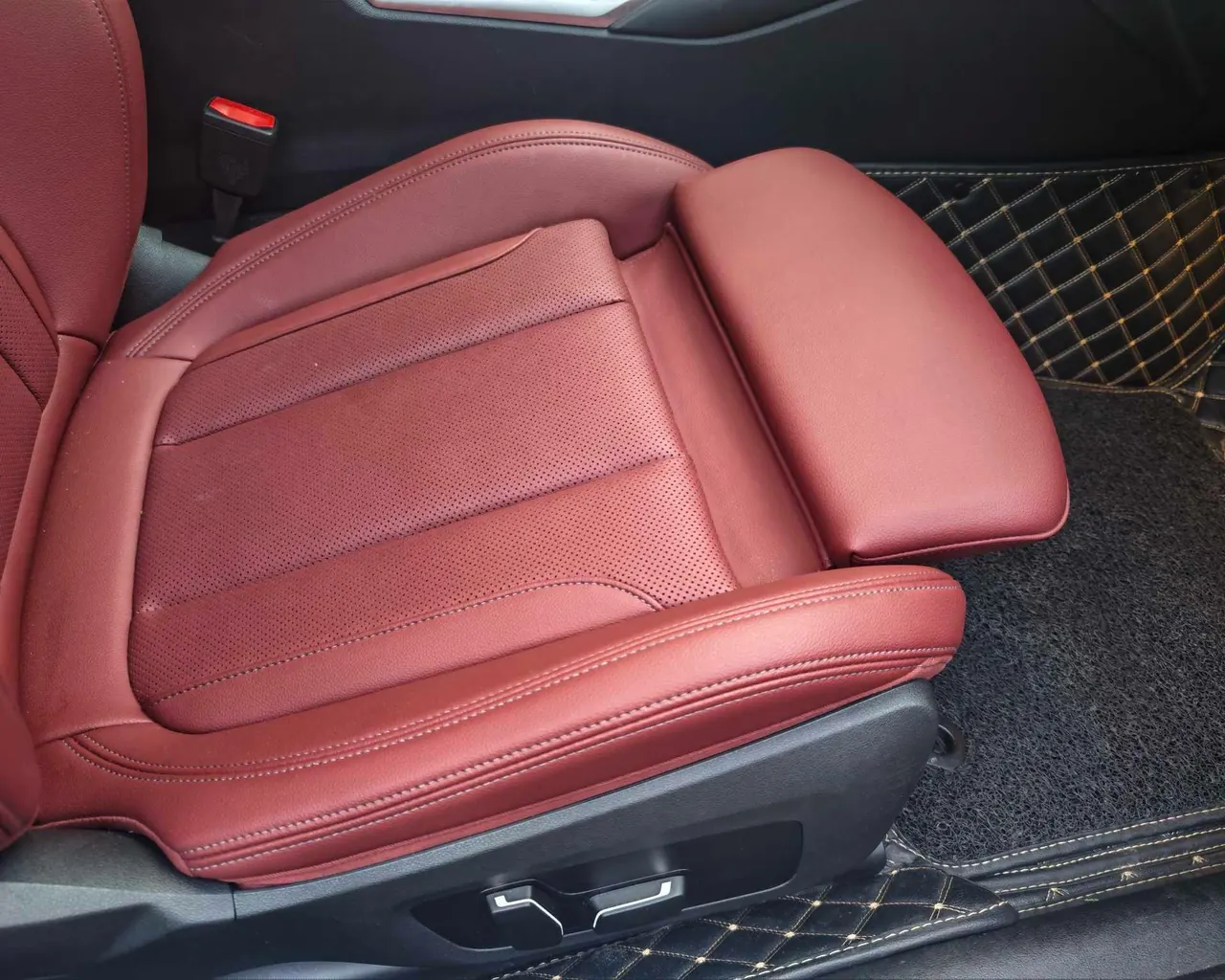 BMW 4 Series (Imported) 2023 425i Coupe 2.0T M Sports Obsidian Night Suit Automatic Gear 8