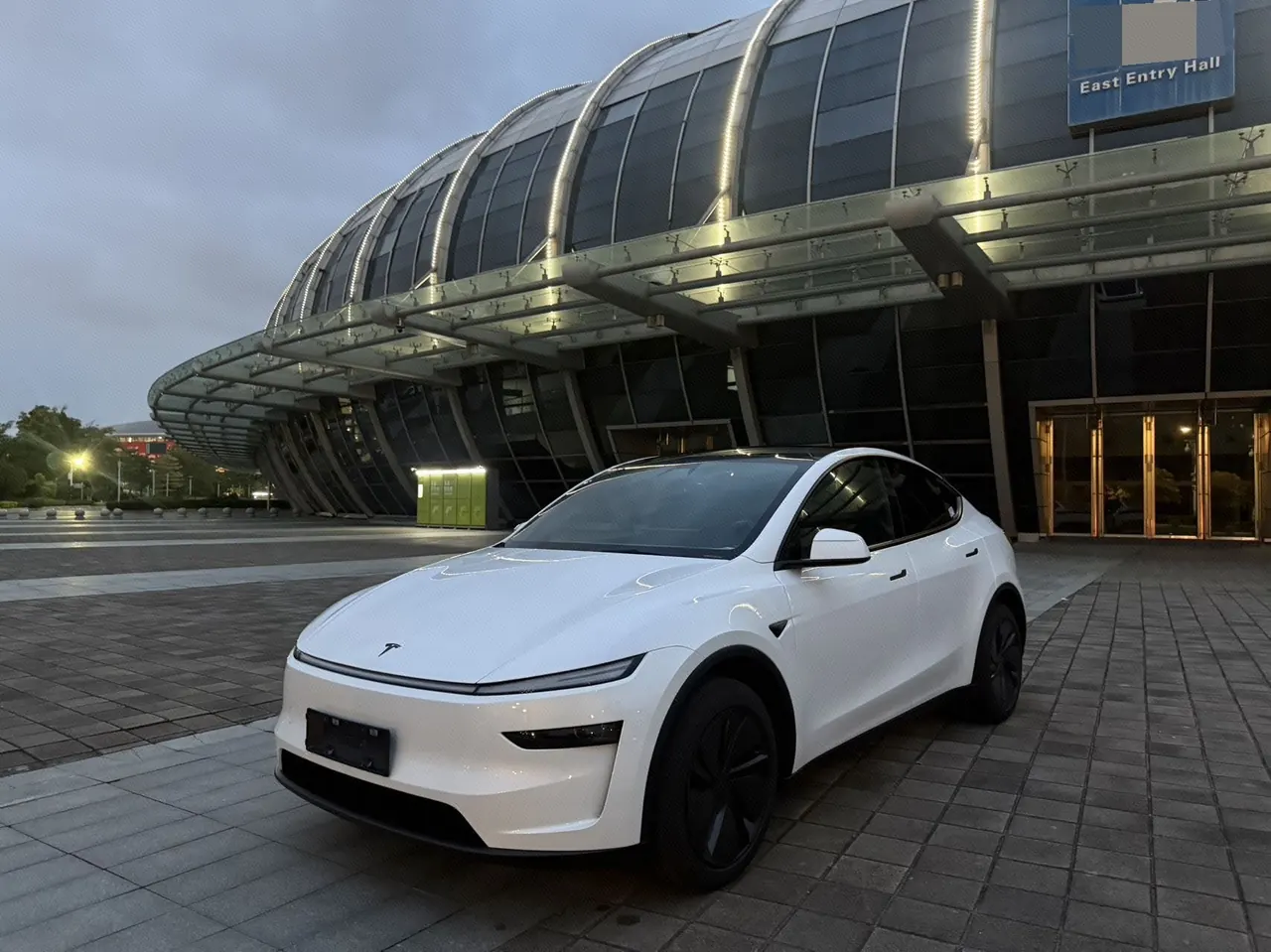 Open image lightbox: Tesla 2026 Model Y Rear-Wheel-Drive Automatic