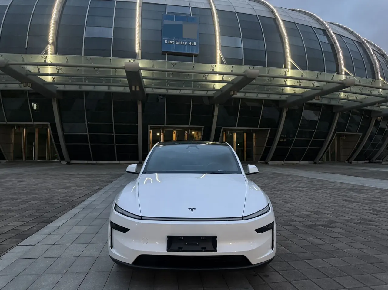 Tesla 2026 Model Y Rear-Wheel-Drive Automatic 2