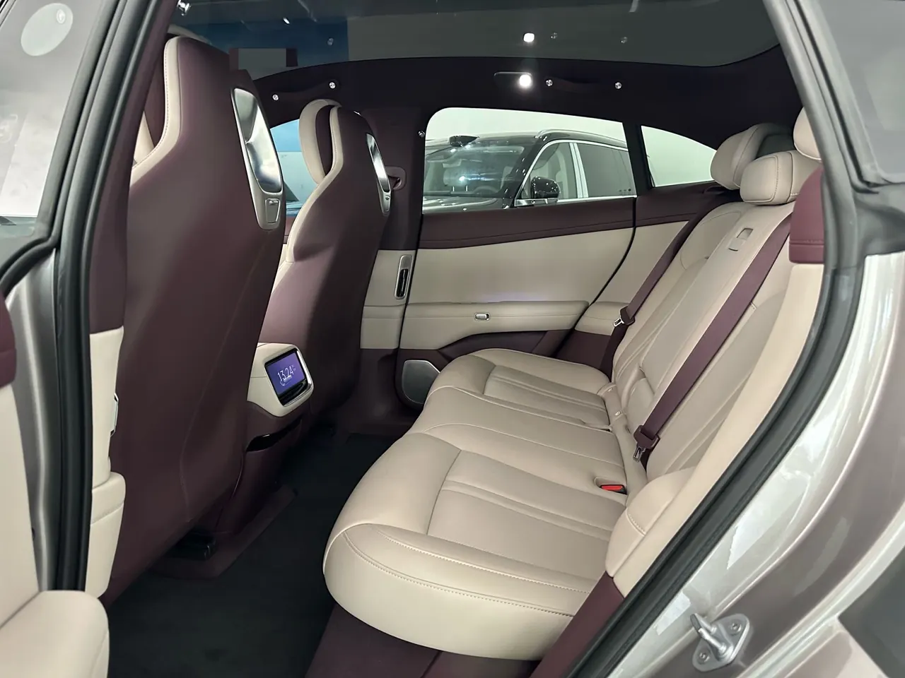 MI 2025 YU7 Long Endurance Rear Drive Automatic Gear 8