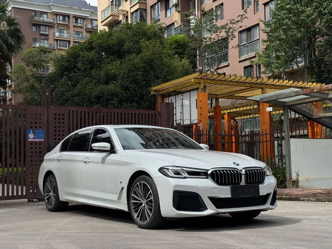 BMW 5 Series 2021 530Li 2.0T Leading M Sports Suit Automatic Gear 3